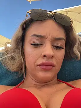 KatieCutieXooo live webcam show