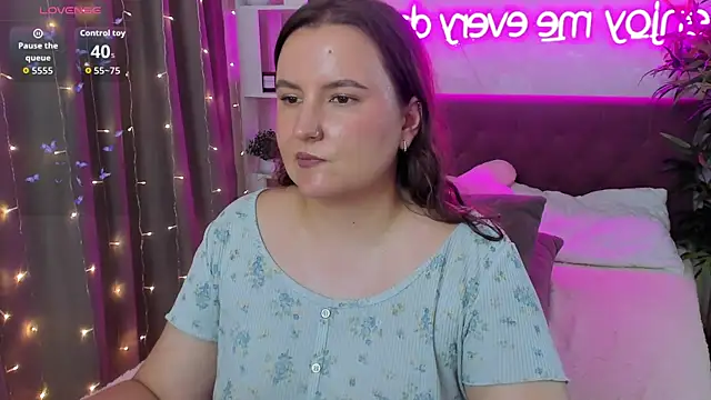 FeralPeach live cam on StripChat