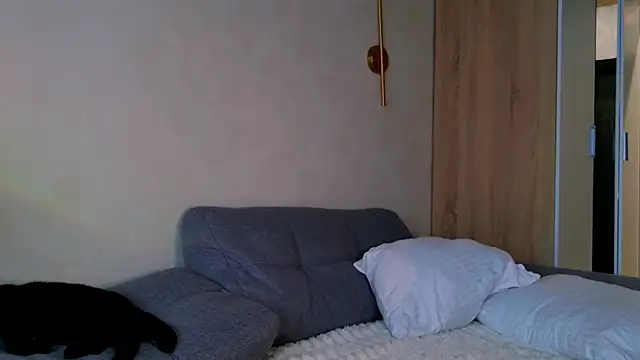 ElenaMonroe live cam on StripChat