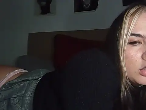 latinbabygirl live cam on StripChat