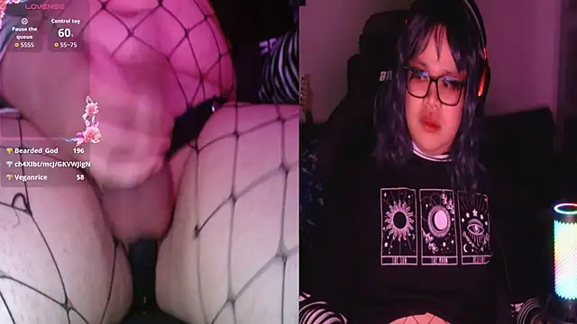 JaneDoeUwU live cam on StripChat