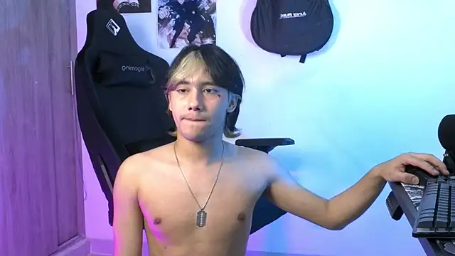 lovers_21 (M twink) - show cum + swallow