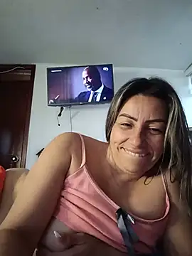 maynor_1998 live cam on StripChat