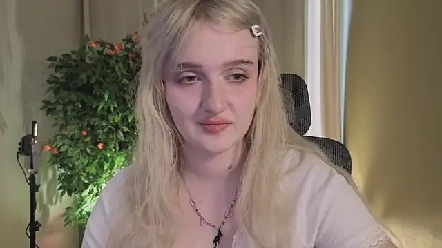 ELLIEJAY webcam