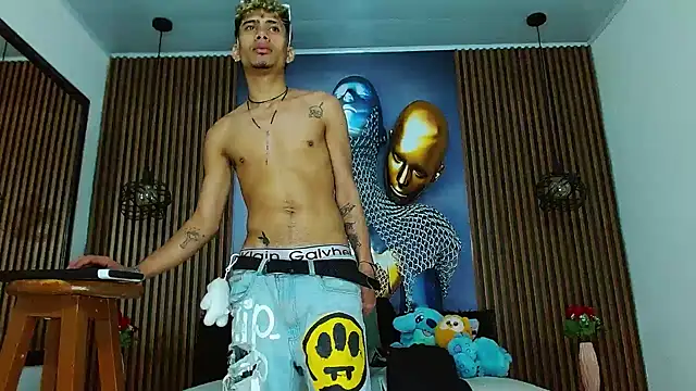Skinny_cute_Alyer webcam