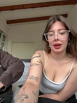 Chaos_and_cream webcam