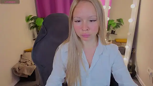 Milana_r0se webcam