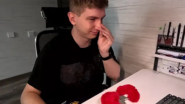 Einar_Nut live cam on StripChat