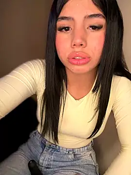 Laura-Khalifa webcam