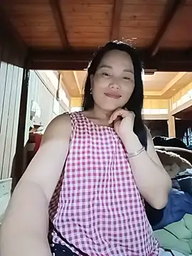 yu--yo live cam on StripChat