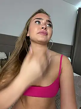 MonicaWestt webcam