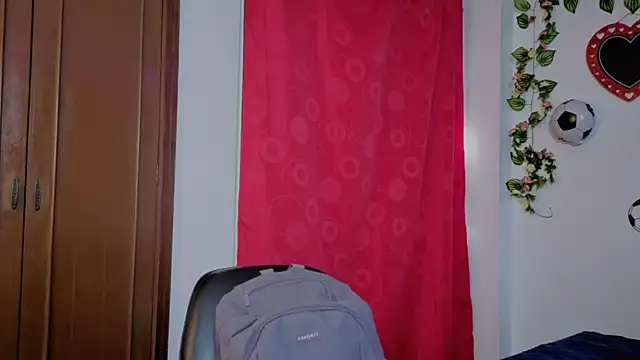 PaulaCutexs webcam