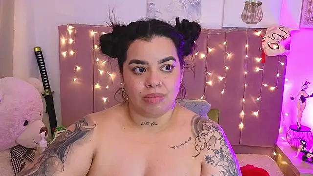 MiahJoness webcam