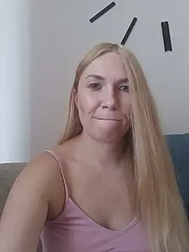 KisaVixen live cam on StripChat