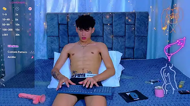 nicolastorrez (M twink) - get naked for me