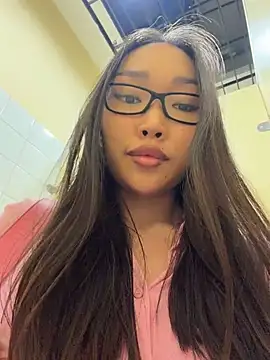 trytomakememoam live cam on StripChat
