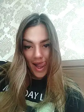 KrissSexi live cam on StripChat