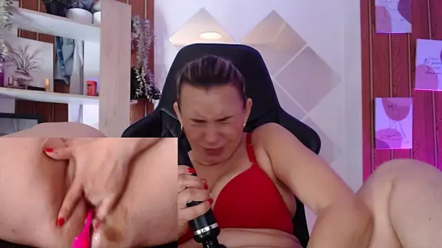 milfsecret69 live cam on StripChat