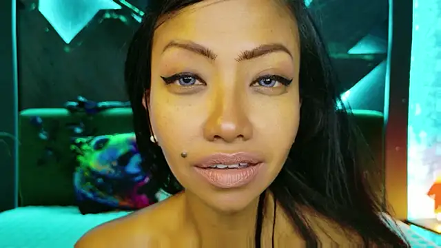 ElyaQuinn webcam