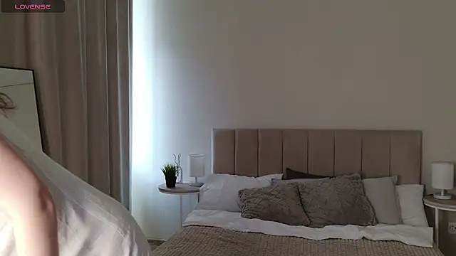SallyPinkman webcam