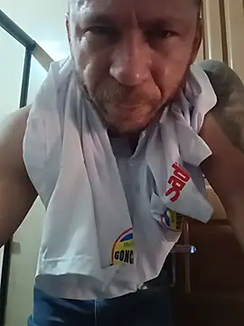 RobertoLuiz84 live cam on StripChat