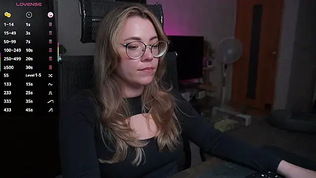 RemyCute live cam on StripChat
