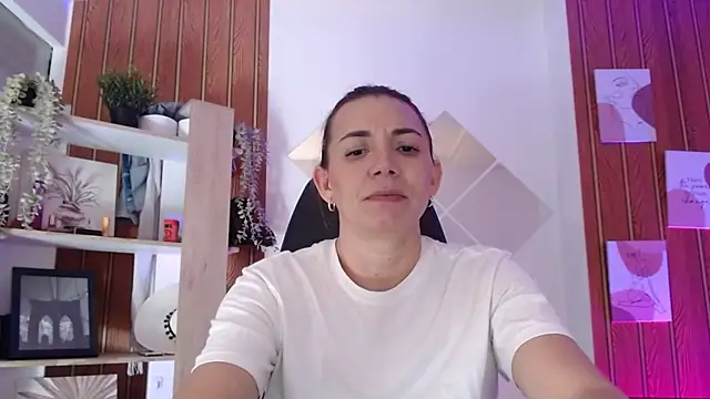milfsecret69 live cam