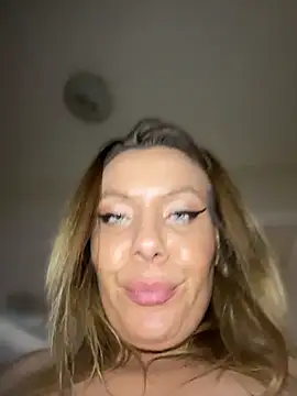 kriskkiki - KrisKkiki's free webcam - UK Sex Cams
