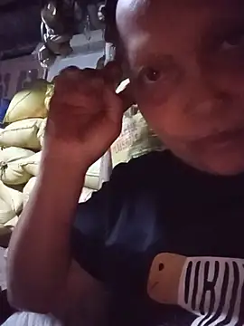 Single-M0m69 webcam