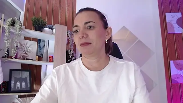 milfsecret69 webcam