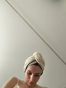 -AngelAri-