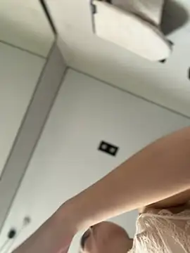 -AngelAri-