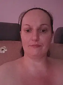 BustyLadyAlma webcam
