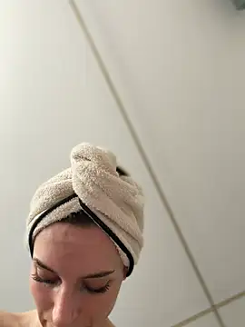 -AngelAri-