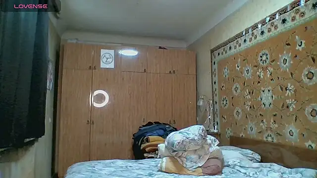 AnnaXLovers live cam on StripChat