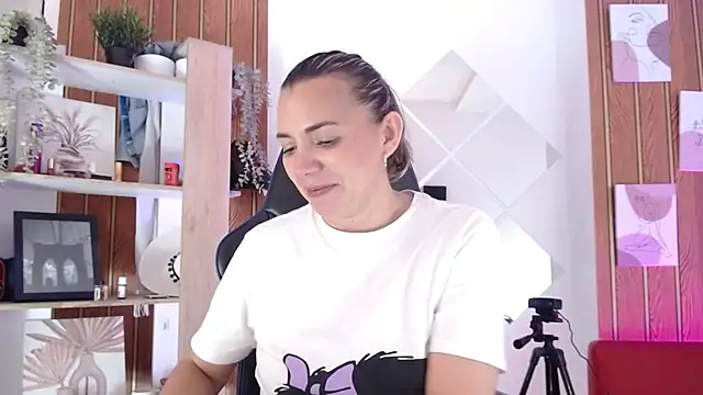 milfsecret69 webcam