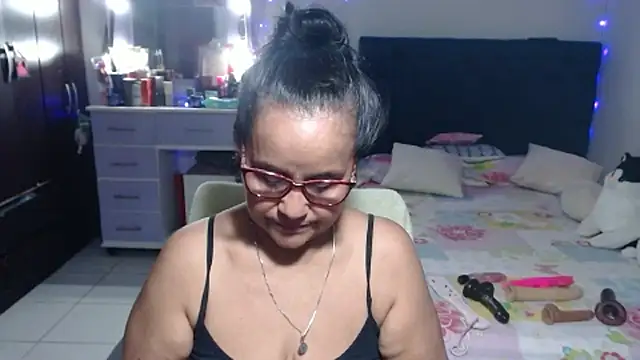 pervert_mommy_ live cam on StripChat