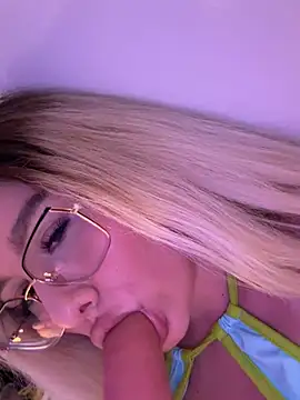 mollyxxx live cam on StripChat