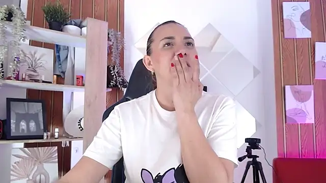 milfsecret69 webcam