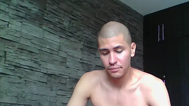 Sexylatin64 webcam