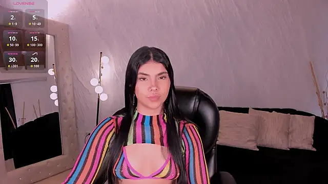 MiaLaurence webcam