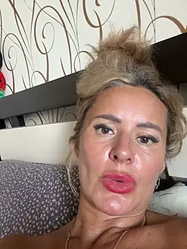 Tania201243 webcam