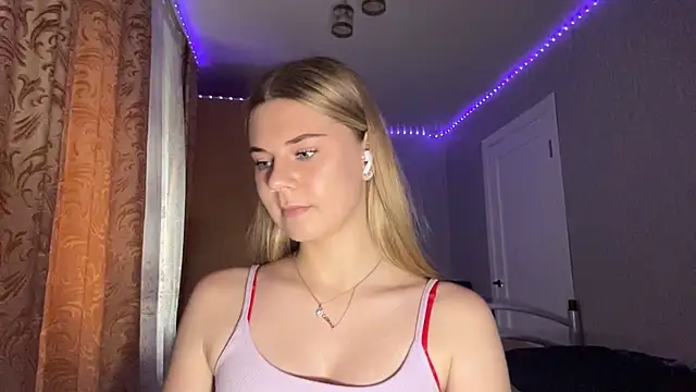 HoneysPiee webcam
