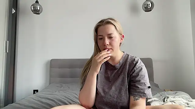 alyrasun live cam on StripChat