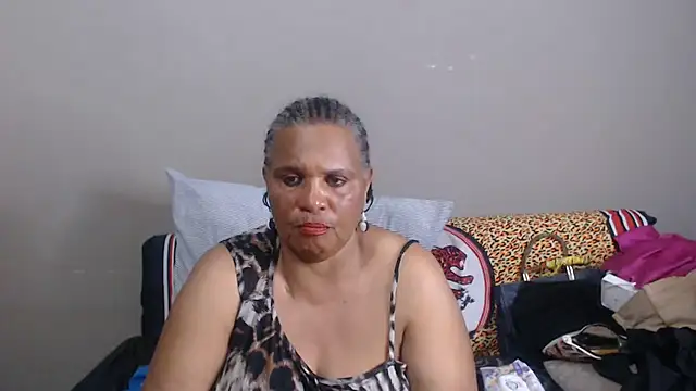 GrandBustyMelon webcam