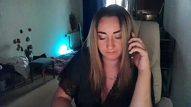 FoxyAnn12 webcam
