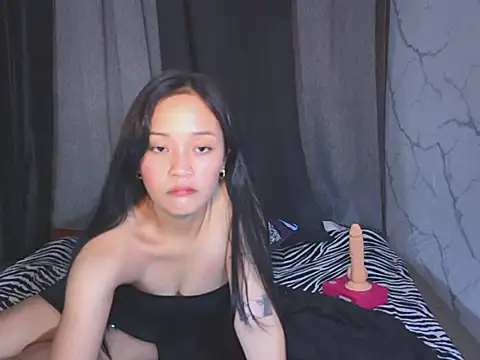 xlamina_ live cam on StripChat