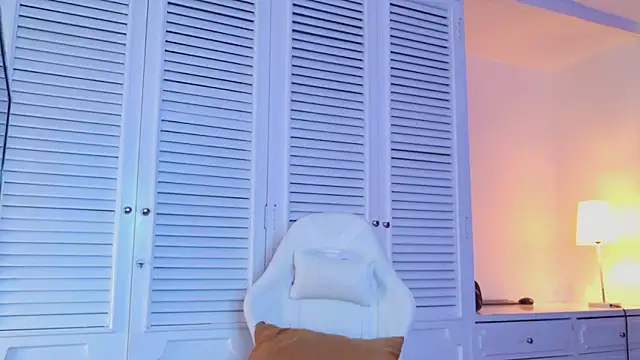 Adel_Nesbiit webcam
