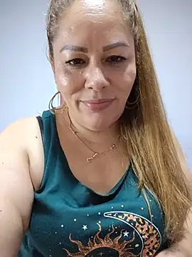 SluttyMilf79 webcam
