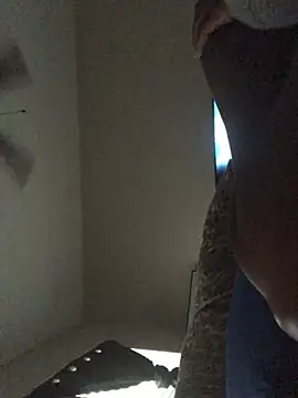 theprettysoles webcam
